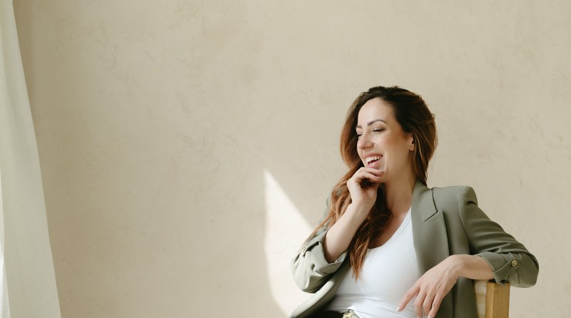 Comfortable session environment showing successful therapeutic outcomes